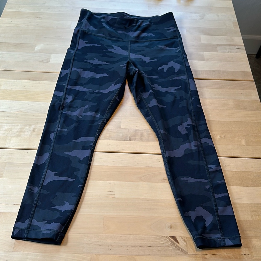 Athleta Ultimate Camo 7/8 Tight